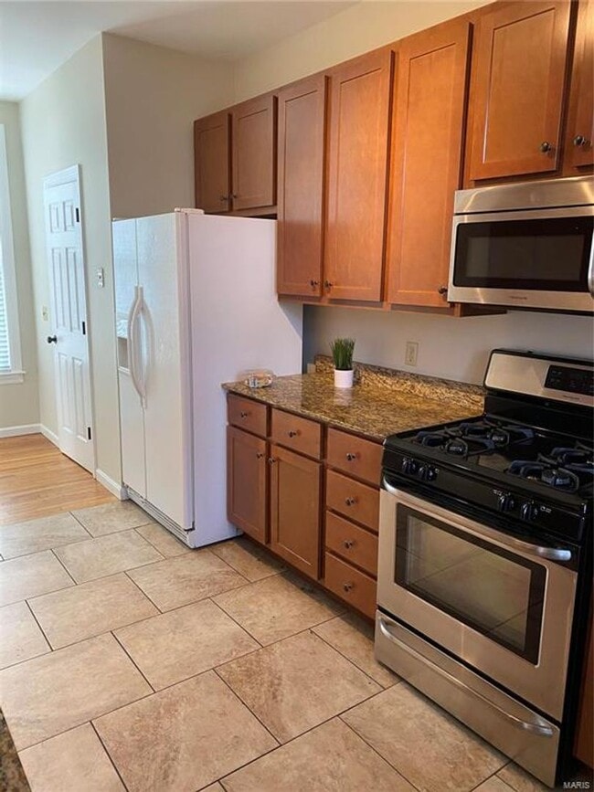 Building Photo - 816 Ann Ave