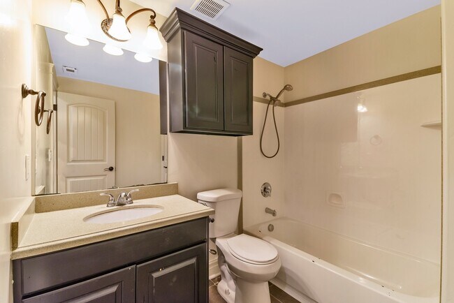 Building Photo - Beautiful home nestled in Pleasant Grove