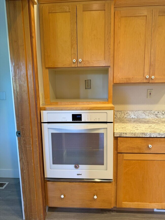 Building Photo - Make this beautiful country home yours! Our home is available for immediate rent.