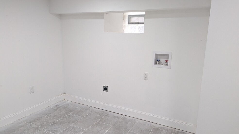 Building Photo - 1223 S 53rd St
