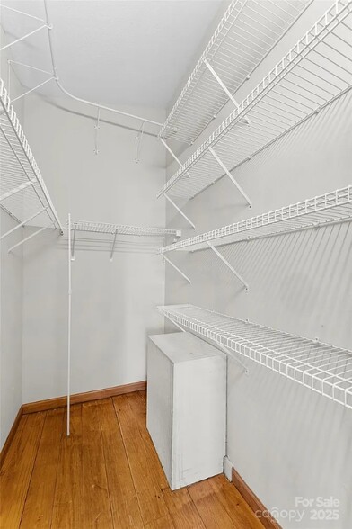 Building Photo - 550 Kinross Dr