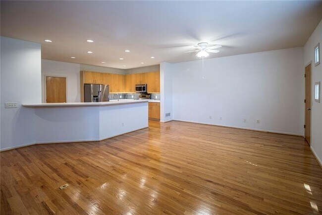 Building Photo - 1255 Apple Valley Rd NE