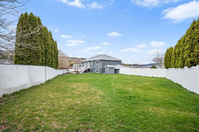 Building Photo - Gorgeous Liberty Lake 5 Bedroom Home!