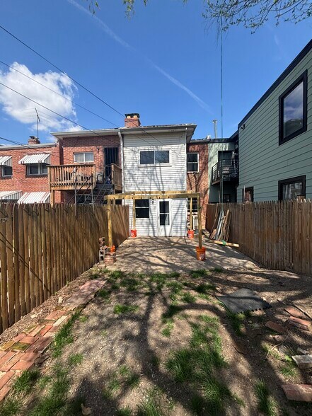 Building Photo - 1917 D St NE