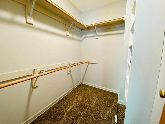 Building Photo - {1601} Spacious Duplex + Two Car Garage + Finished Basement + Fort Osage School District