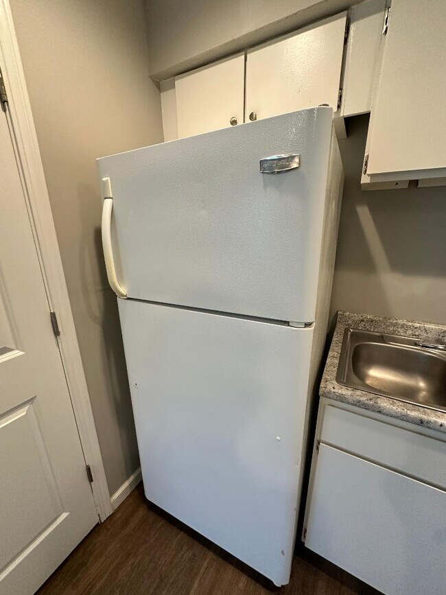 Building Photo - 1807 N Underhill St