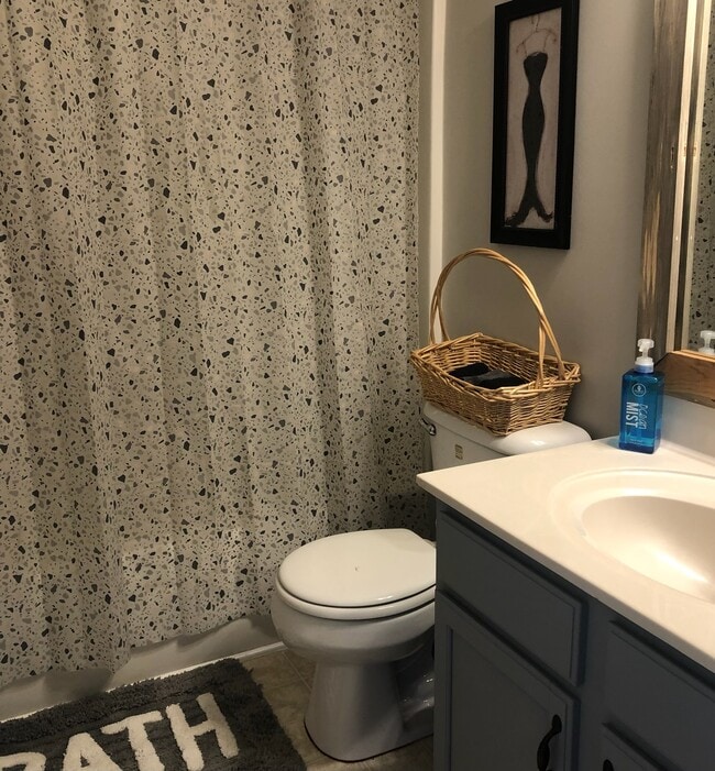 hall bathroom with tub/shower combo - 603 Avondale Rd