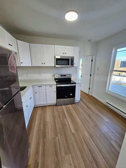 Building Photo - 1153 Main St