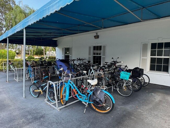 Building Photo - 6219 Bay Club Dr