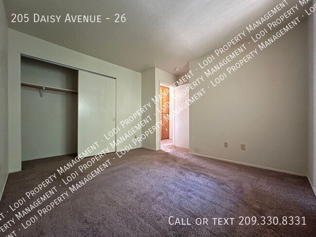 Building Photo - 205 Daisy Ave
