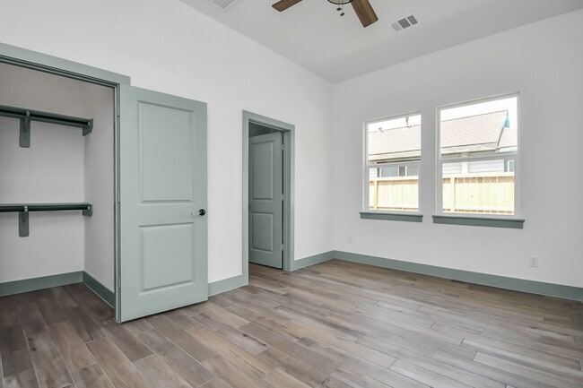 Building Photo - 10917 San Jacinto Dr