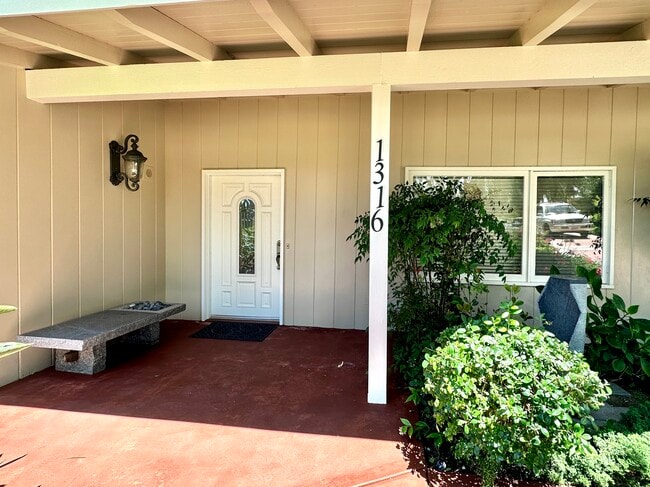 Building Photo - 1316 Granvia Altamira