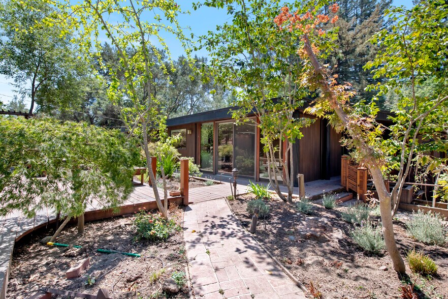 Building Photo - 1200 Mountain Home Rd