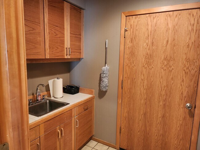 Building Photo - River Village Condominium Unit #8 - Riverf...