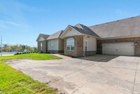 Building Photo - 502 Regency Cir