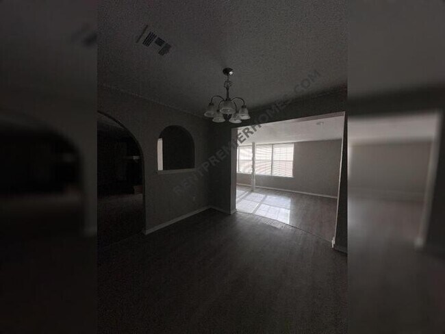 Building Photo - 2632 SW 90th Pl
