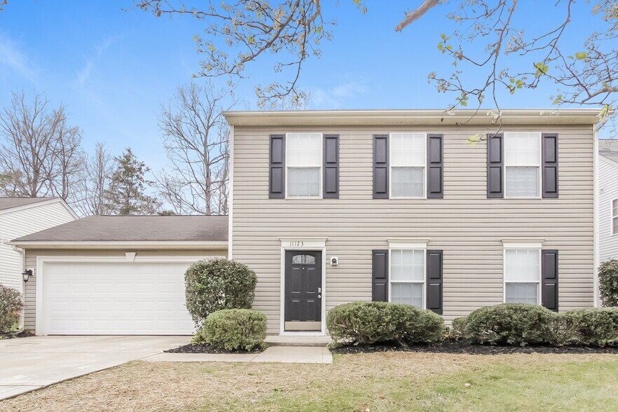 Primary Photo - 11123 Sandboar St