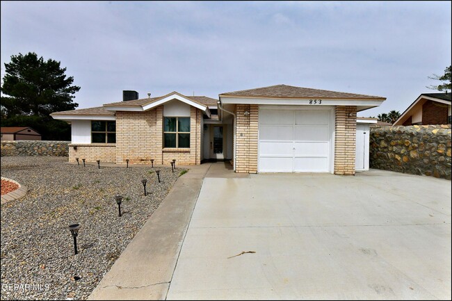 Building Photo - 853 Nita Fay Dr