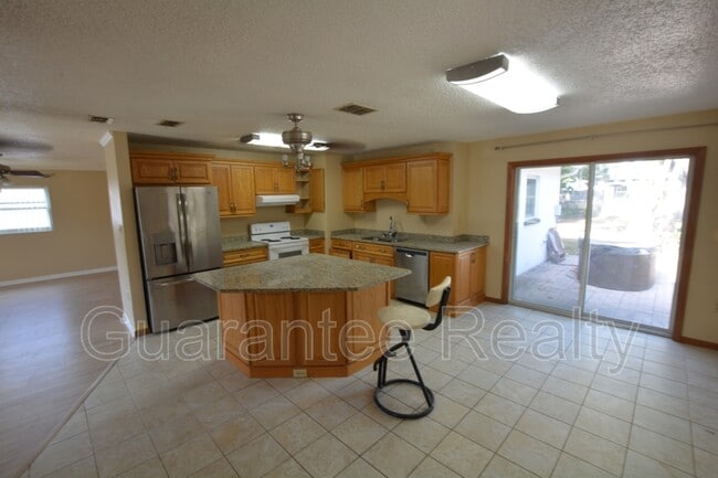 Building Photo - 541 Carey Pl