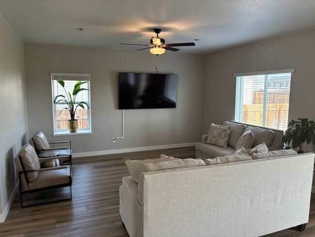 Building Photo - Beautiful 3 Bedroom, 3 Bathroom New Built ...