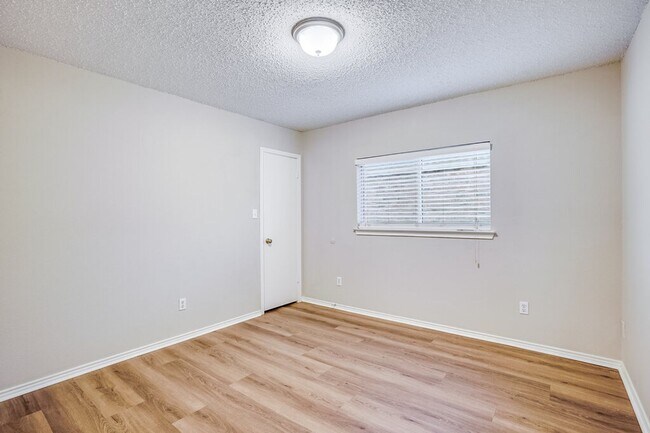 Building Photo - 1001 Howell Terrace Pl