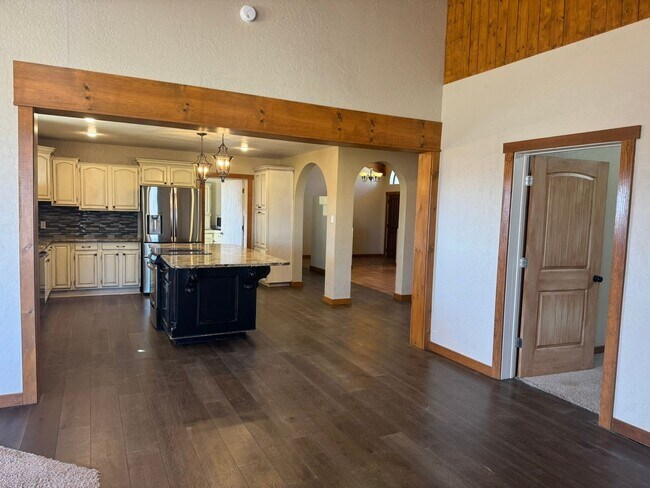 Building Photo - ** Spacious Retreat in Terra Estates II **