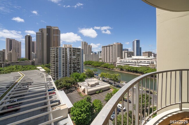 Building Photo - 1717 Ala Wai Blvd