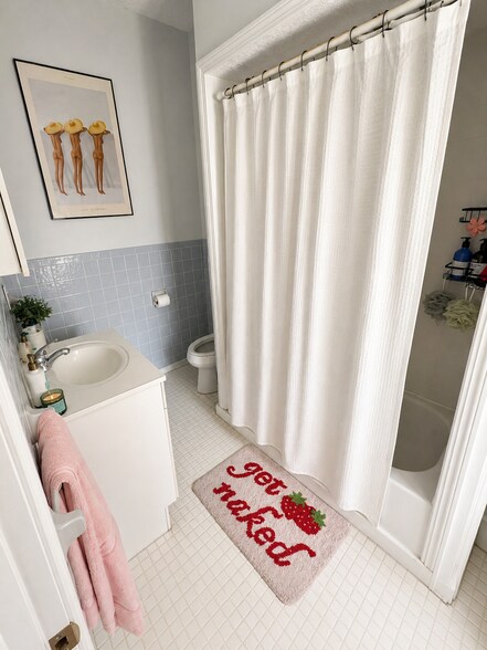 Building Photo - 136 W 7th St