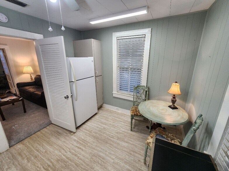 Building Photo - 110 Downing St