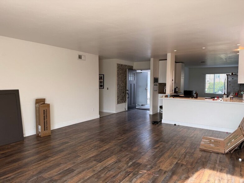 Building Photo - 6985 Ramfos Ln