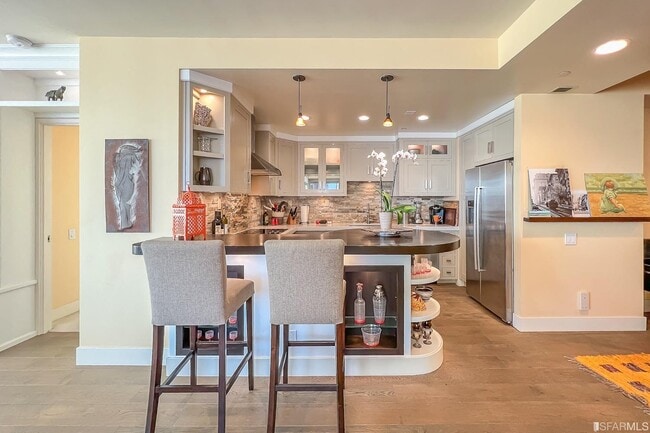 Building Photo - 333 Bush St