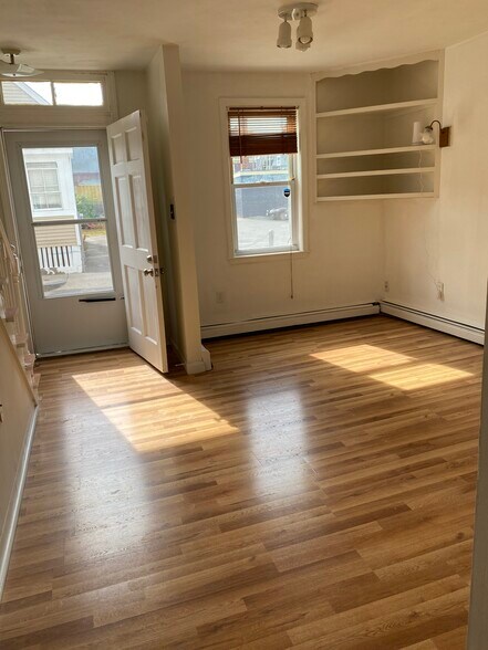 1st floor tv room - 36 Cork St