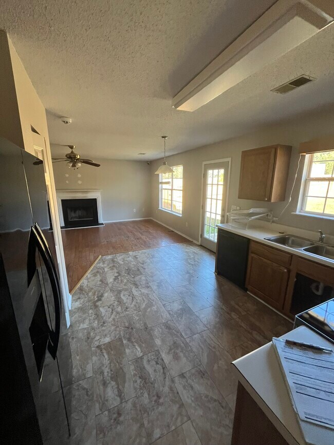 Building Photo - 403 Tripmont Ct