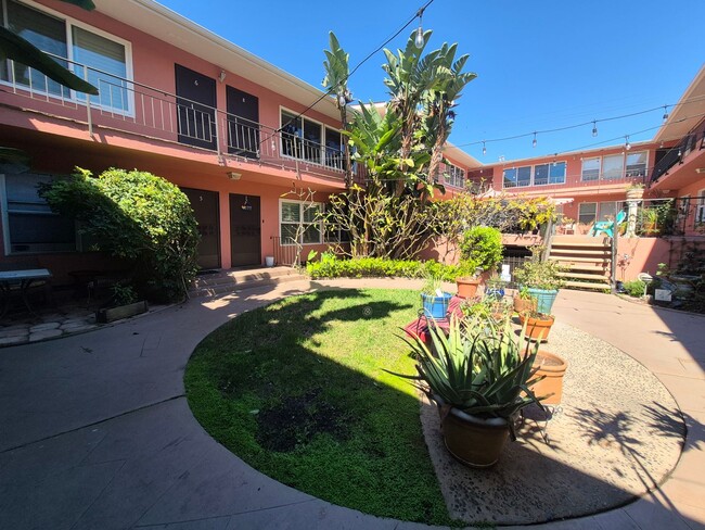 Building Photo - Charming One Bedroom, One Bath Unfurnished Apartment