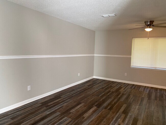 Building Photo - 30 Pony Cv