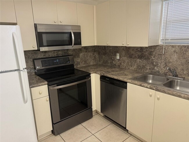 Building Photo - 4235 N University Dr