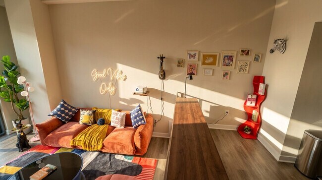 Building Photo - 1715 8th St NW