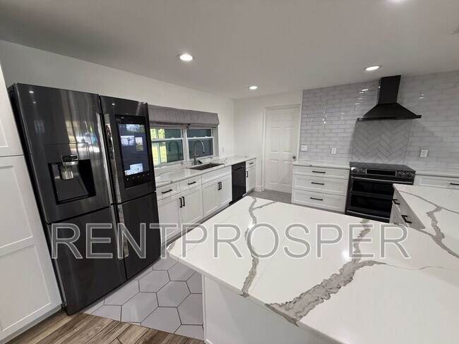 Building Photo - 1130 W Lake Brantley Rd