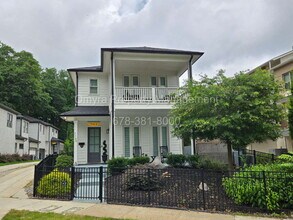 Building Photo - Gorgeous 4 Bedroom Home Near Grant Park!