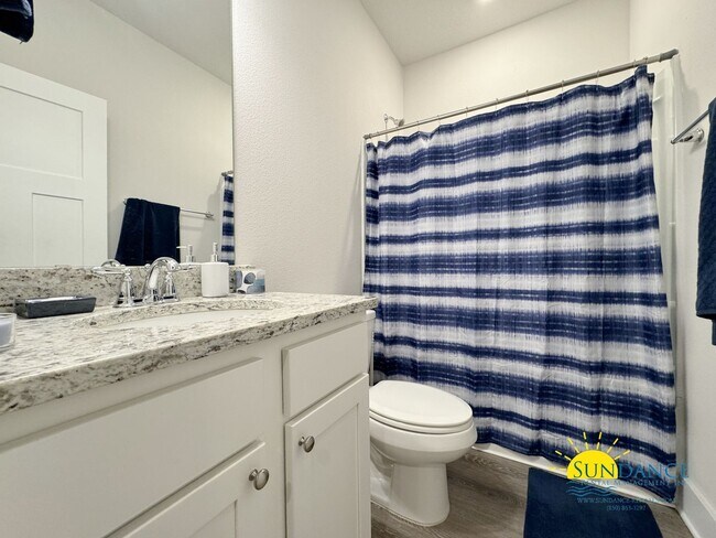 Building Photo - Stunning 4 Bedroom Home in Hillwood Estates, Crestview!