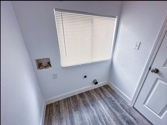 Building Photo - 2555 Pierce St