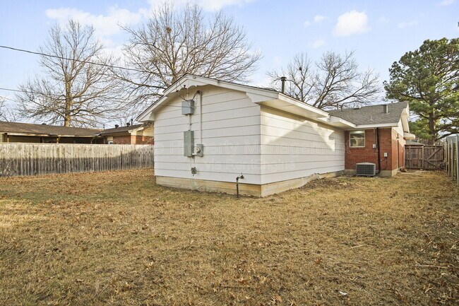 Building Photo - 1607 Denison Dr