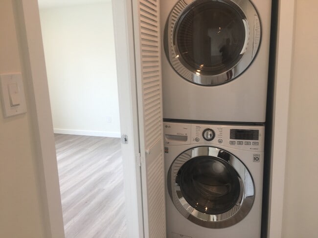 Building Photo - Updated 3 Bedroom Home in Pacific Beach!