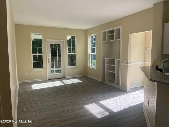 Building Photo - 13703 Richmond Park Dr N