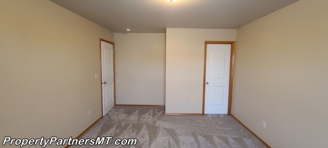 Building Photo - Very Nice 3 Bed 2.5 Bath Town house in River Rock Subdivision!