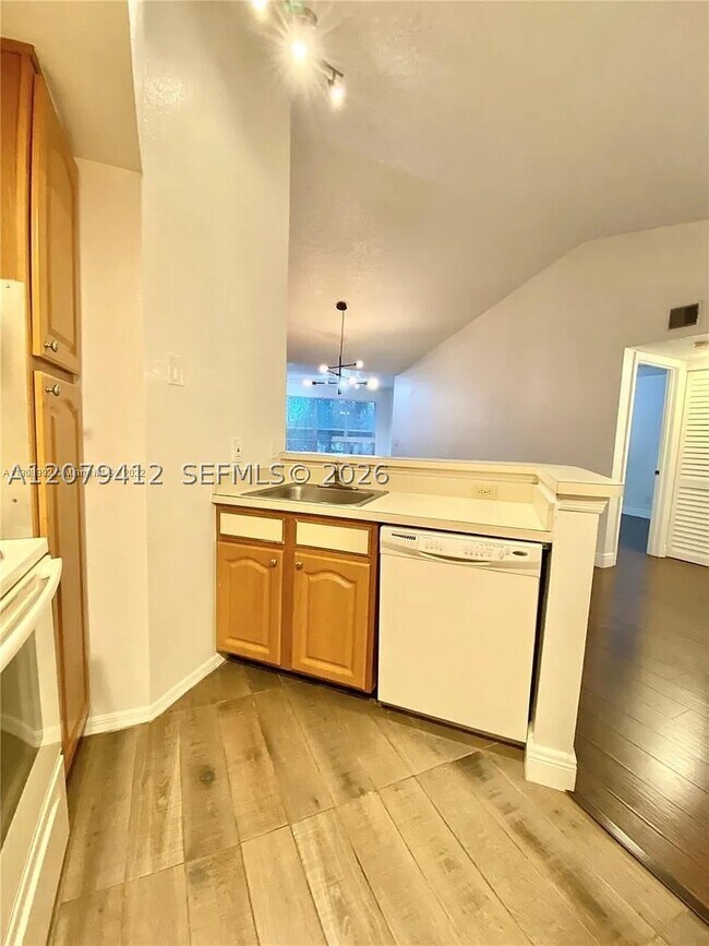 Building Photo - 13090 Vista Isles Dr