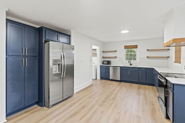 Building Photo - Nicely maintained 3 Bed, 1 Bath Single-Level Home with Bonus Sunroom ($1400/mo base rent***)