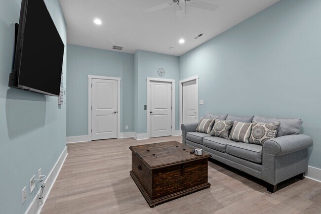 Building Photo - 5603 Sound Dr