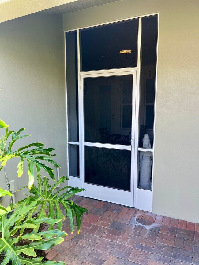 Building Photo - In the Heart of Tradition--3/2.5/2 Townhome!