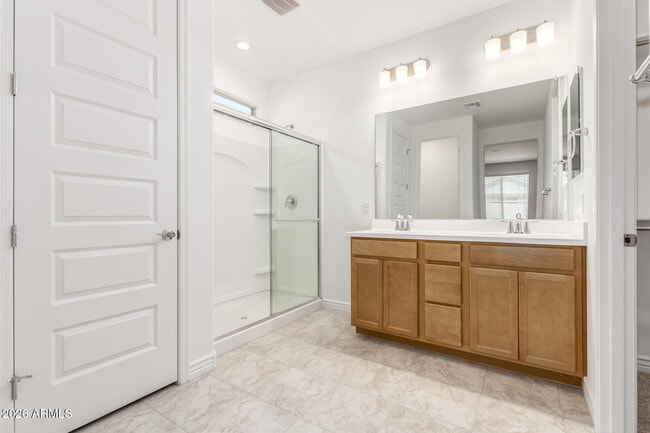 Building Photo - 10162 W Amelia Ave